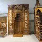 Mukarnaslı Kestane Cami Mihrabı – özel üretim ahşap ürün detay görünümü 2
