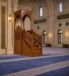 El İşçiliği Ahşap Cami Minberi – Oyma Motifli Geleneksel Cami – özel üretim ahşap korkuluk