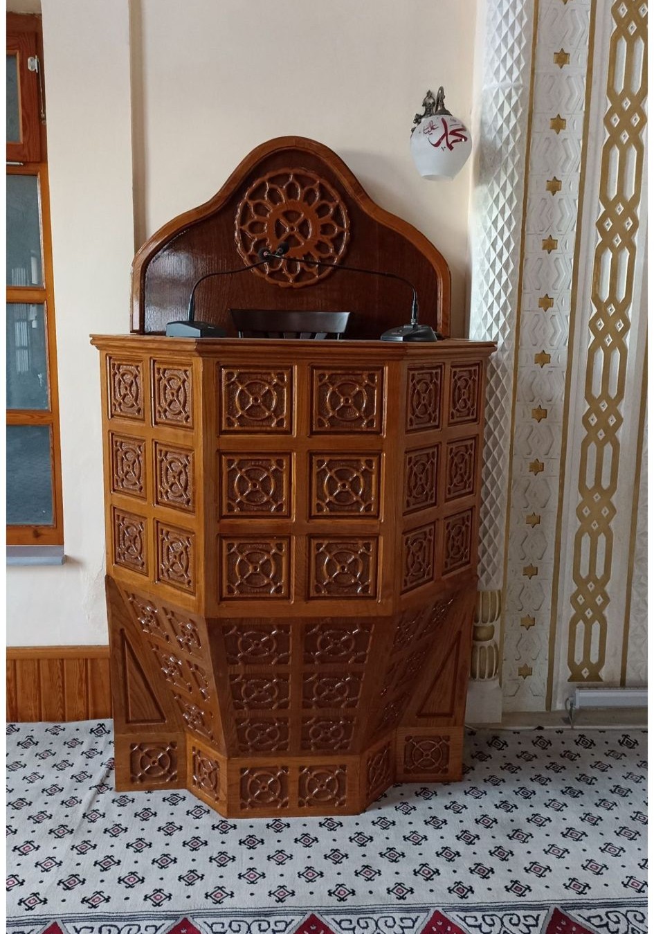 Ahşap Vaaz Kürsüsü – Oyma Desenli Cami ve Mescit Kürsüsü | Sedirhane Ahşap Vaaz Kürsüsü – Oyma Desenli Cami ve Mescit Kürsüsü – özel üretim özel üretim ahşap ürün