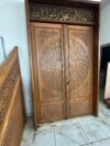 El İşçiliği Ahşap Cami Kapısı – Hat Sanatlı ve Motifli Özel Tasarım – özel üretim ahşap kapı detay görünümü 1