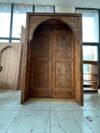 El İşçiliği Kemerli Ahşap Cami Kapısı – Geleneksel Oyma Motifli Özel Tasarım – özel üretim özel üretim ahşap kapı