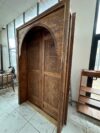 El İşçiliği Kemerli Ahşap Cami Kapısı – Geleneksel Oyma Motifli Özel Tasarım – özel üretim ahşap kapı detay görünümü 3