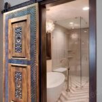 Sürgülü Ahır Kapısı Modelleri – Stonewood Petek 100 × 220 – özel üretim ahşap kapı detay görünümü 5