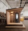 Ev Tipi Portatif Sauna – Stonewood Kuğu 12 m² – özel üretim ahşap kapı detay görünümü 1