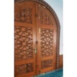 Modern Ahşap Cami Giriş Kapısı – özel üretim ahşap kapı detay görünümü 3