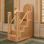 Motifli Ahşap Cami Kürsüsü ve Minberi – özel üretim ahşap ürün detay görünümü 3